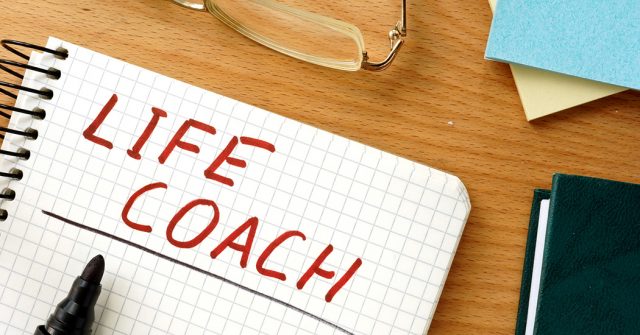 Definindo o of鱈cio do Life Coach em contraste com outros profissionais